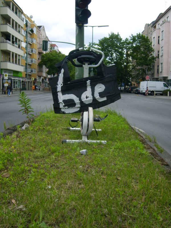 perma url http://6de.de/bike #Berlin #streetart #graffiti by #SeX (by ﴾͡๏̯͡๏﴿ /streetart#+_♥.tk www.ALT3.tk)
